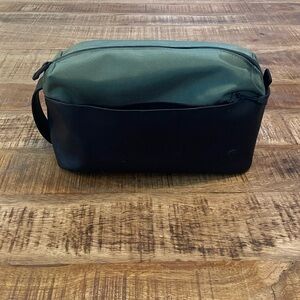 Lululemon Dual Duty Dopp Kit *6L